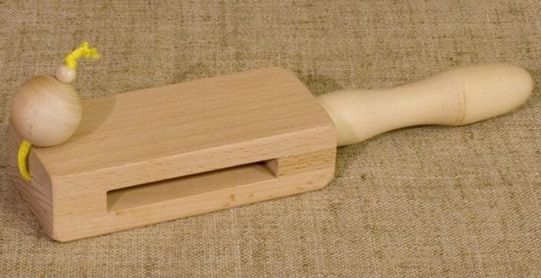 Колотушка сторожа. Колотушка инструмент. Деревянная колотушка в онсене. Колотушка деревянная для собак.
