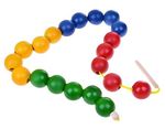 Деревянная шнуровка "Разноцветные бусины". Развивающая игрушка для малышей