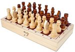 Шахматы. Лакированные деревянные фигуры в комплекте с доской