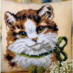 Кошка с зеленым бантом. Вышивание подушки